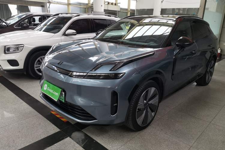 Used Lynk & Co 08 EM-P 2025 220 km All-Wheel-Drive Performance Halo