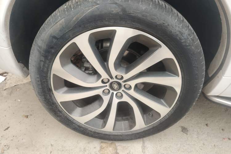 Used Land Rover Discovery Sport 2021 249 PS R-Dynamic S Performance Edition Right Rear Wheel Hub