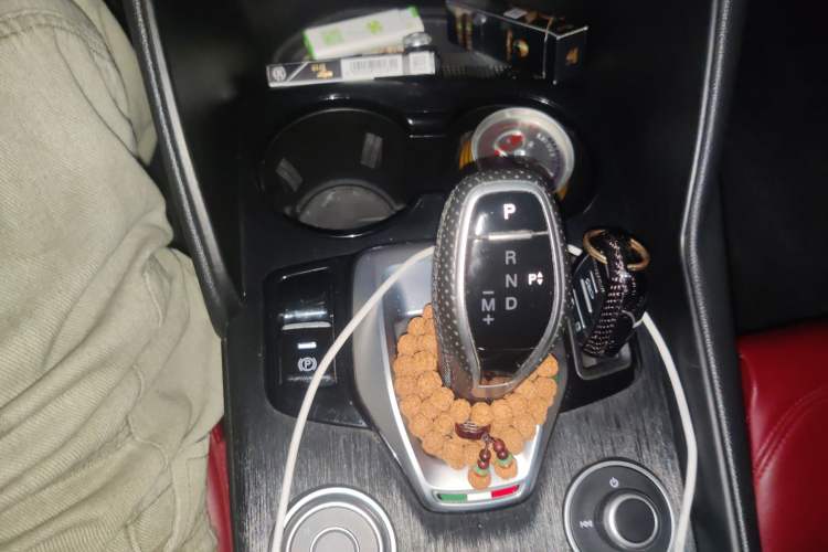 Used Alfa Romeo Giulia 2020 2.0T 280HP Midnight Phantom Limited Edition Gear Lever