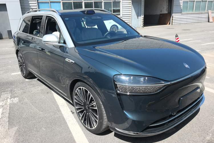 Used Hima AITO M9 2024 Range-Extended Ultra Version 42 kWh 6-Seater Model Front Right 45 Deg