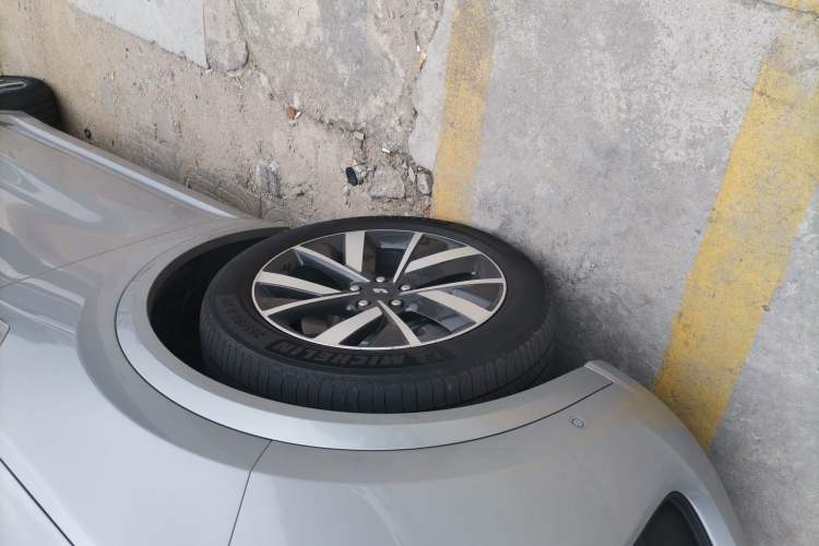 Used Li Auto L8 2023 Air model Exterior 4