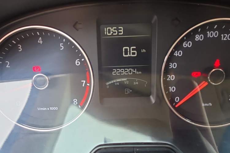 Used Volkswagen Lavida 2013 Restyled Classic 1.6L Manual Comfort Edition