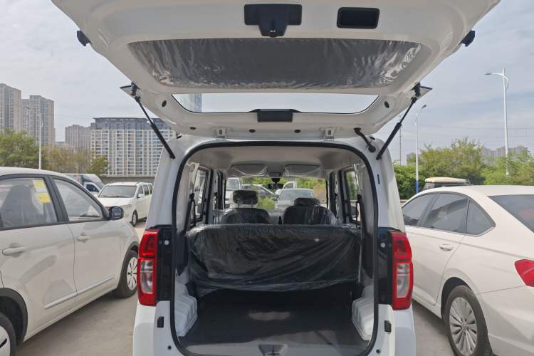 Used Wuling Zhiguang New Energy 2025 Comfort Model Trunk