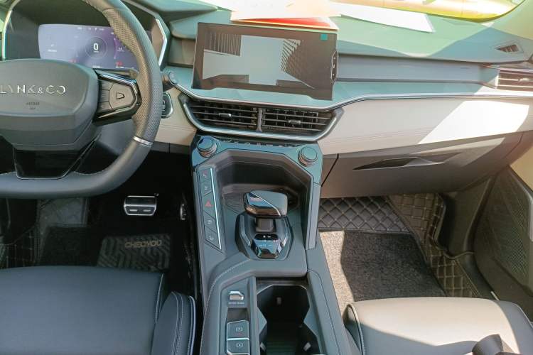 Used Lynk & Co 06 2021 1.5T Shero Pink Special Edition
