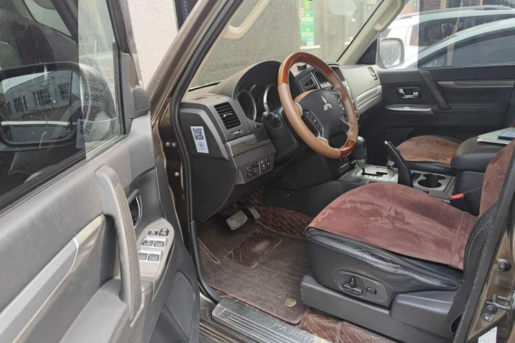 Used Mitsubishi Pajero 2015 3.0L Elite Plus Version China IV Standard