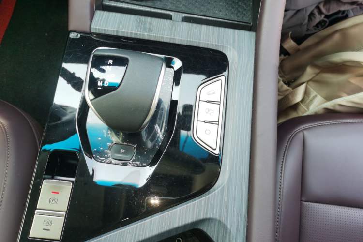 Used JETOUR X90 PLUS 2024 1.6TD DCT Villa 5-Seater Gear Lever