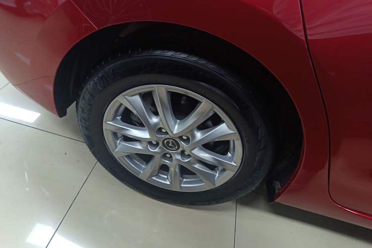 Used Mazda 3 Axela 2016 Sedan 1.5L Automatic Comfort Model
