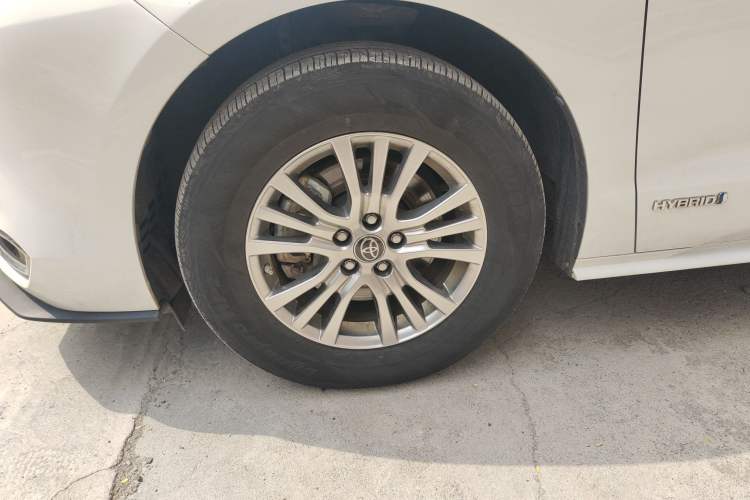 Used Toyota SIENNA 2023 2.5L Hybrid Comfort Edition Left Front Wheel Hub