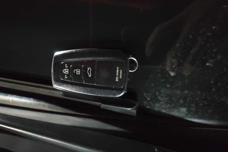 Used Toyota Avalon 2019 2.0L Luxury Edition China VI Standard Vehicle Key