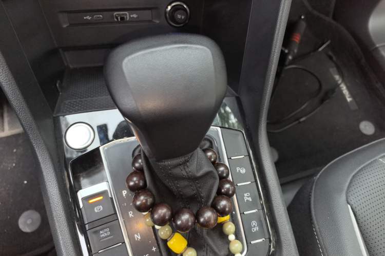 Used Volkswagen Tiguan L 2023 Restyled 330TSI Automatic Two-Wheel Drive R-Line Enhanced Comfort Version Gear Lever