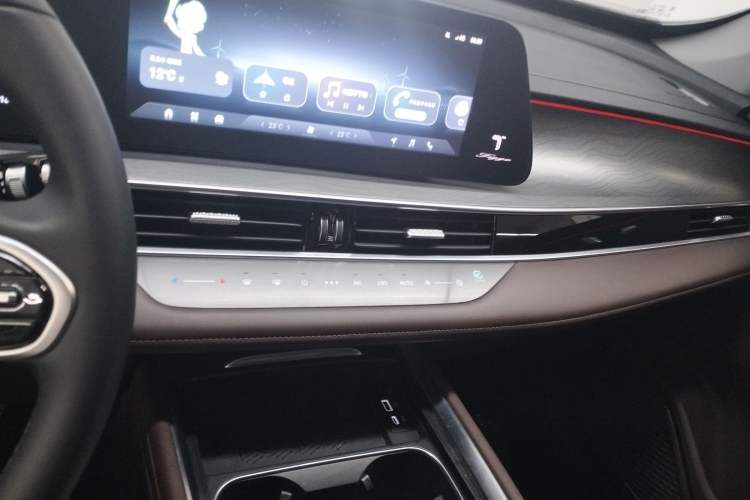 Used Chery Tiggo 8 PLUS 2024 Champion Edition 290TGDI DCT Deluxe Version 5-Seater