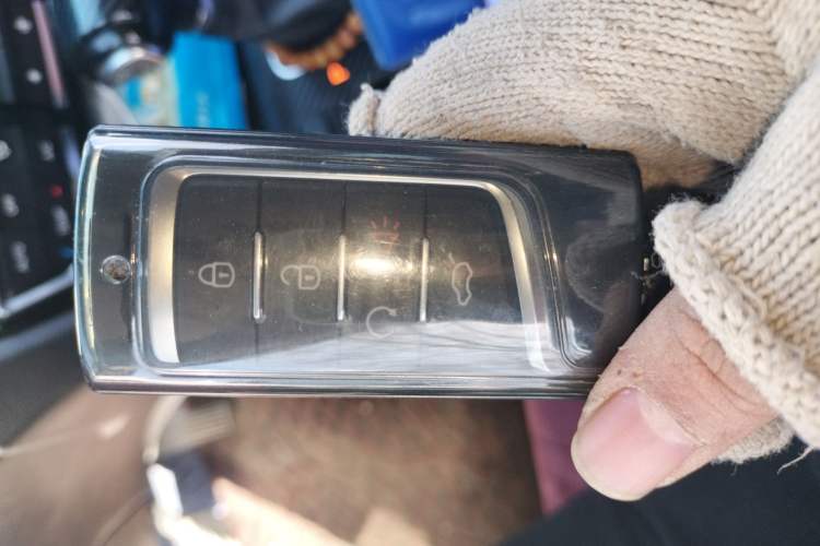 Used GAC Trumpchi GS8 2017 320T Two-Wheel Drive Luxury Smart Connectivity Version (7 Seats) Vehicle Key