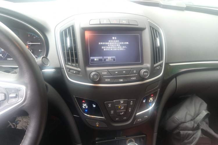 Used Buick Regal 2015 1.6T Elite Tech Model Audio And AC Panel