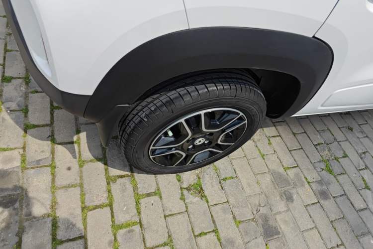 Used Dongfeng NAMMI BOX 2022 Revised Light Wind Edition 201 km Standard Version