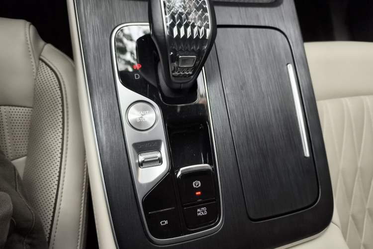 Used GAC Trumpchi GS8 2022 Flagship Series 2.0 TGDI Four-Wheel Drive Luxury Smart Connectivity Version (7 Seats) Gear Lever