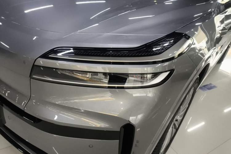 Used ONVO Luxeed L90 2025 Model—Max Six-Seater Version
