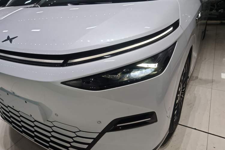 Used XPeng X9 2025 740 Ultra-Long Range Max Left Front Headlight