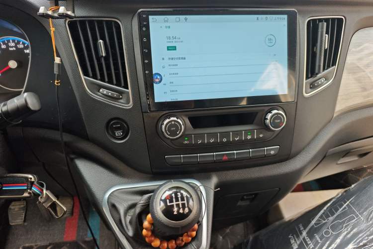 Used Foton Toano 2024 Tuyano Pro Multi-Function 2.0T Manual Rear-Drive Long Wheelbase Mid-Roof Design Single Rear Tire—Available in 5/6/7/9-Seater Configurations