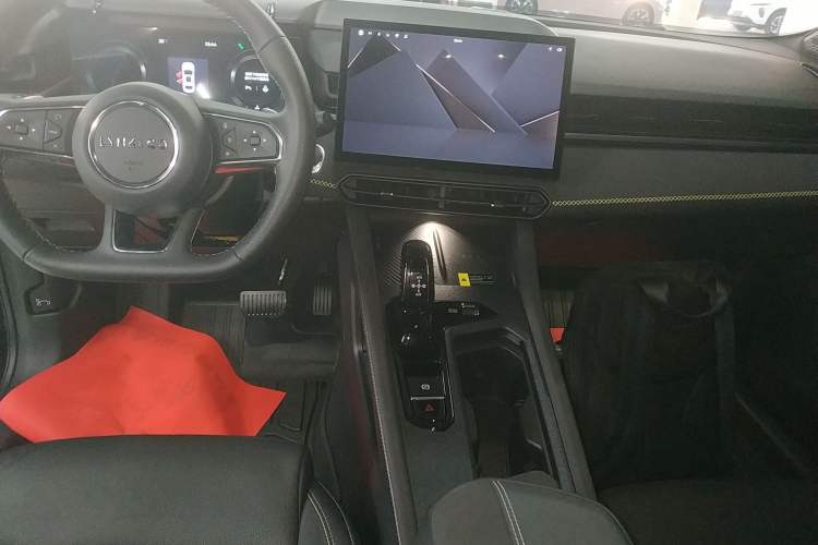 Used Lynk & Co 03 2023 1.5TD DCT JingPro Audio And AC Panel