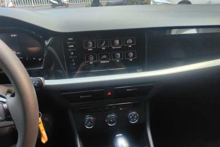 Used Volkswagen Lavida 2022 1.5L Automatic Comfort Edition Audio And AC Panel