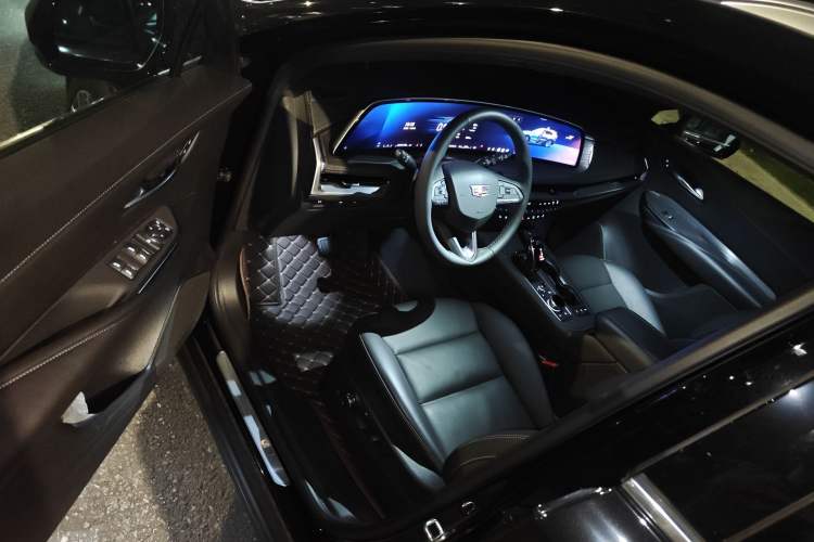 Used Cadillac XT4 2024 28T Two-Wheel-Drive Prestige Version Driver Seat