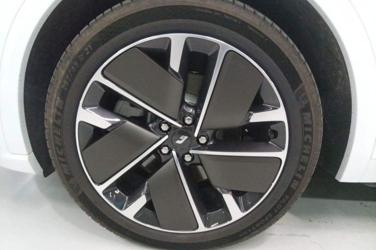 Used Li Auto L9 2025 Ultra Smart Refreshed Edition Exterior 4