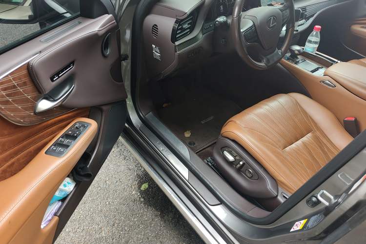 Used Lexus LS 2018 500h Executive Edition China V Standard Driver Seat