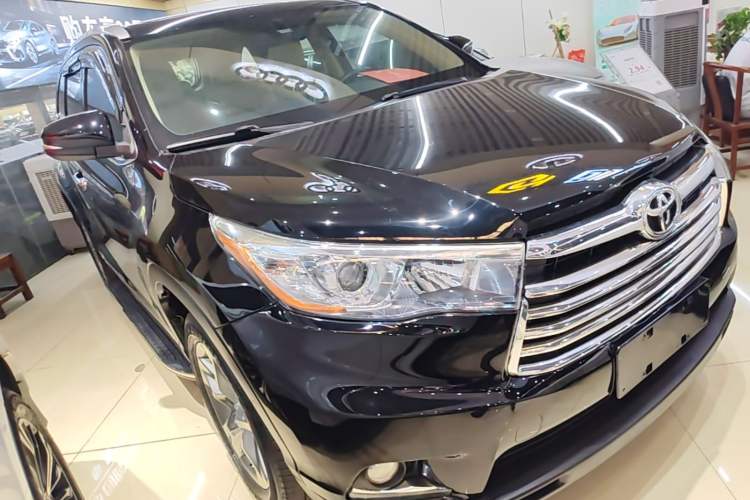 Used Toyota Highlander 2015 2.0T Four-Wheel Drive Luxury Edition 7-Seater Front Right 45 Deg