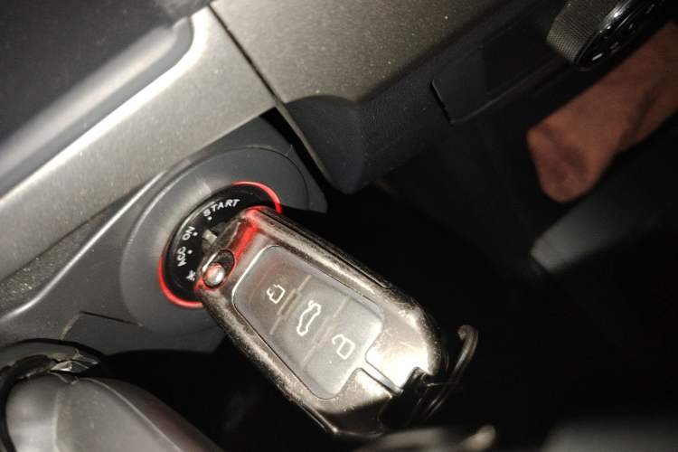 Used Roewe 350 2015 1.5L Manual Luxury Sunroof Edition Vehicle Key