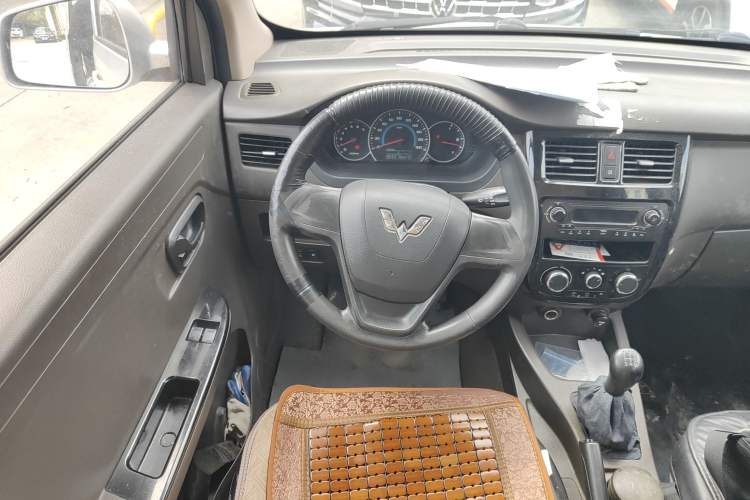 Used Wuling Rongguang V 2016 1.2L Standard Version Steering Wheel