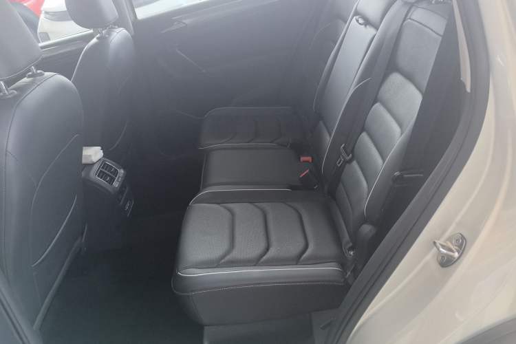 Used Volkswagen Tiguan L 2021 330TSI Automatic Two-Wheel Drive R-Line Flagship Edition Left Rear Seat