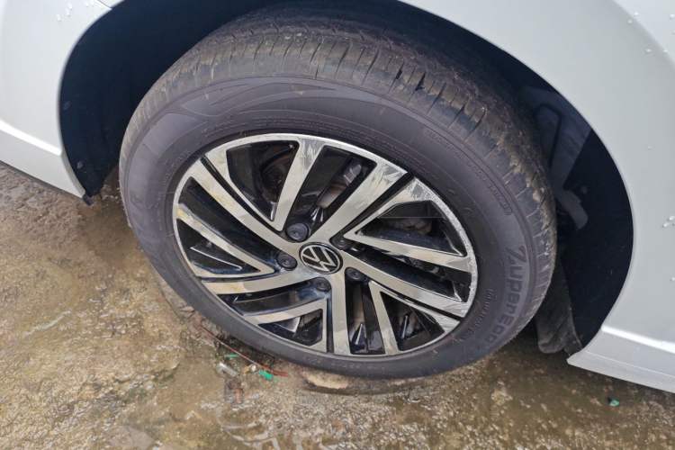 Used Volkswagen Lavida 2023 300TSI DSG Starry Full-Comfort Edition Right Rear Wheel Hub