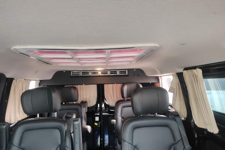 Used Ford Transit 2019 2.0T Diesel Multi-Purpose Commercial Vehicle Short Wheelbase Low Roof 6-Seater China VI Standard