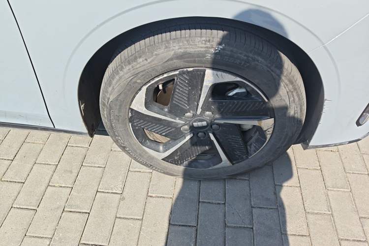 Used Geely Galaxy L6 2023 125km PLUS
