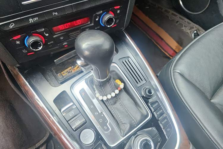 Used Audi Q5 2011 2.0TFSI Comfort Version Gear Lever