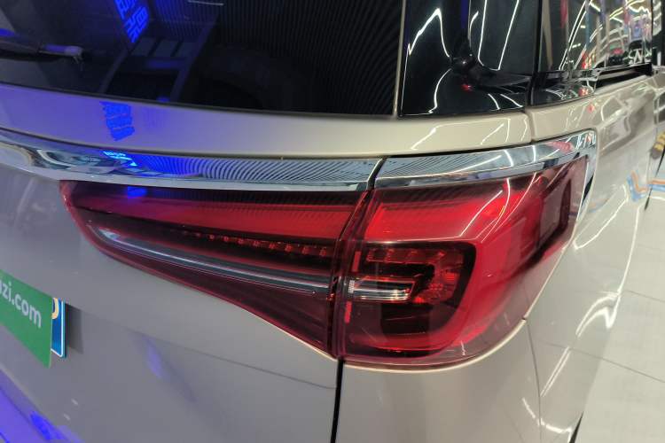 Used Buick GL8 2022 ES Landtrek 653T Luxury Edition