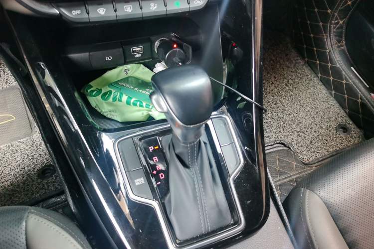 Used Kia Sportage R 2018 2.0L Automatic Smart Luxury Version China V Standard Gear Lever