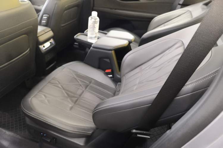 Used Ford Edge 2025 Ford Explorer L 2.0T EcoBoost E-Hybrid Four-Wheel-Drive 7-Seater Supreme Model
