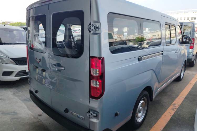 Used Wuling Yangguang 2025 Model 400km Bus Edition—Comfort Edition
