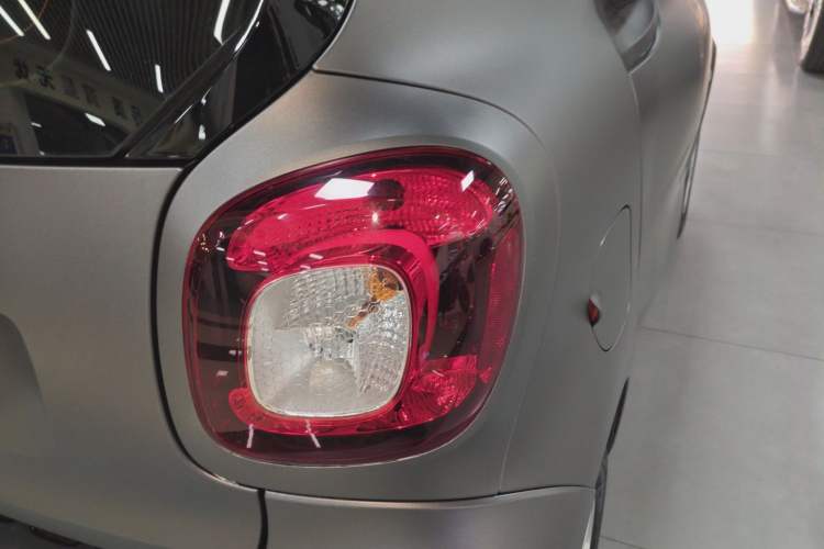 Used smart fortwo 2015 1.0L 52 kW hardtop Dynamic version