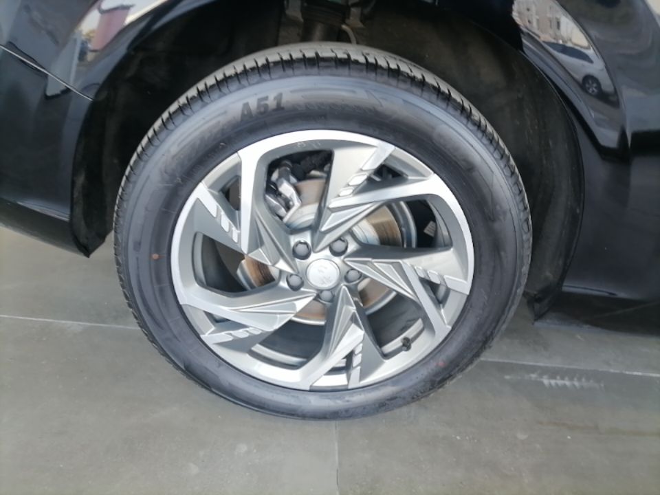 Hongqi HS3 PHEV 2025 Model 117km Jingwei Edition — снимка 11