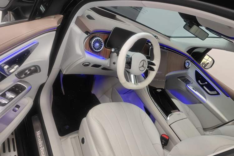 Used Mercedes-Benz EQE SUV 2024 500 4MATIC Luxury Edition Driver Seat