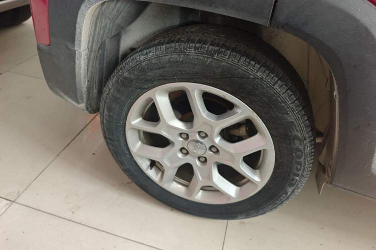 Used Jeep Renegade 2018 Connected Large Screen Version 180T Automatic High-Energy Edition Right Rear Wheel Hub