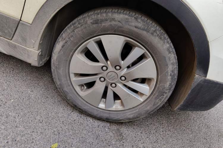 Used Suzuki S-Cross 2015 1.6L CVT Two-Wheel Drive Entry-Level Trim