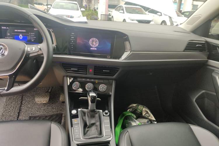 Used Volkswagen Sagitar 2022 280TSI DSG Flyover Edition Audio And AC Panel