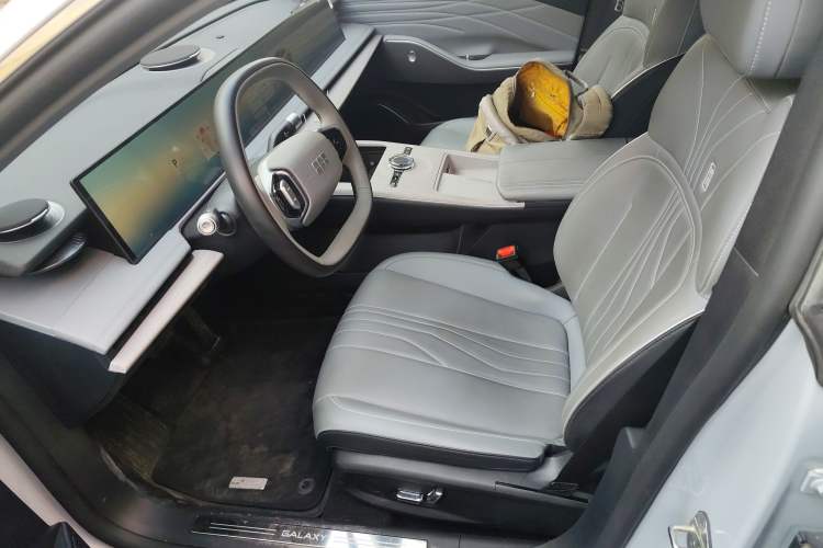 Used Geely Galaxy E8 2024 550 km Range Rear-Wheel-Drive PRO Left Front Seat