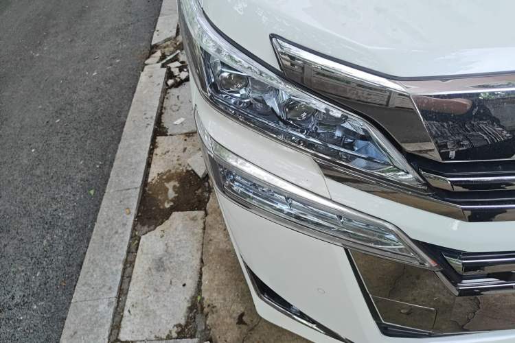 Used Toyota Vellfire 2021 Crown Dual-Engine 2.5L HV Luxury Edition Right Front Headlight