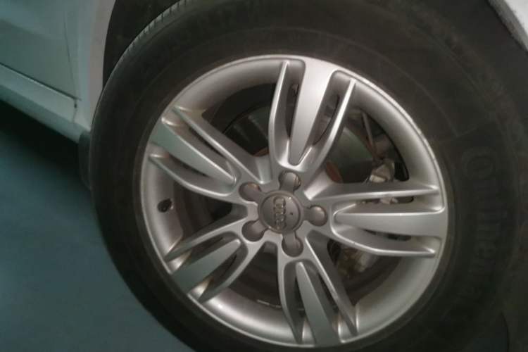Used Audi Q3 2015 30 TFSI Comfort Model Right Front Wheel Hub