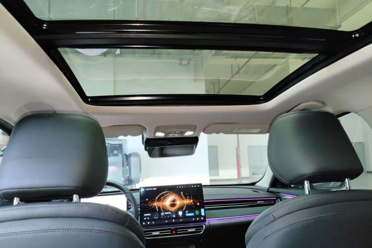 Used Fengyun A8L 2025 1.5 TGDI 145 km Luxury Version Headliner