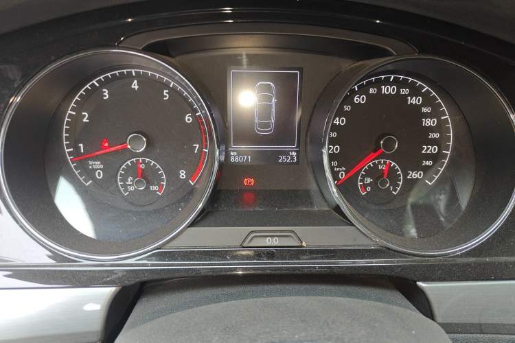 Used Volkswagen Lamando 2018 280TSI DSG Comfort Edition Odometer Close Up